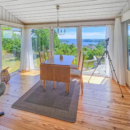 Hébergement de vacances 4 Bedroom Stunning In